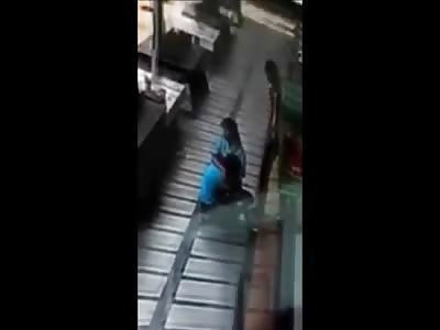 Complete Asshole Viciously Attacks and Beats his Girl .... Finally after 3 Minutes Some People Come Beat his Ass