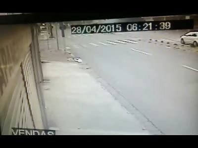 Motorcyclist Brutal Ricochet Off of a Car at Intersection 