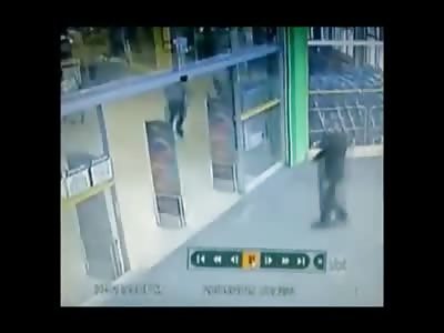 Off Duty Cop Goes Berserk and Shoots an Innocent Man to Death