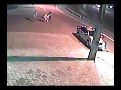 Pit-Bull Attacks a Girl and Won't Stop Despite Several People Trying to Help