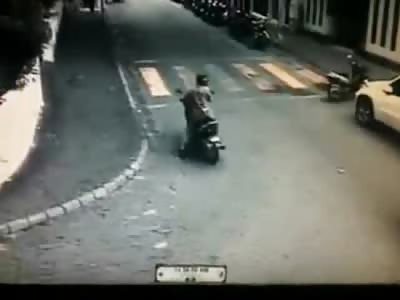 WTF: Pedestrian Cause Two Motorcycle to Fatally Collide