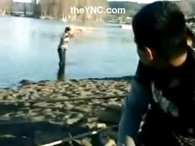 Suicidal on the Beach: Woman Stabs Herself to get Attention 