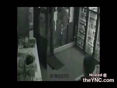 Store Robber Kicks, Punches and Cuts Womans Throat.