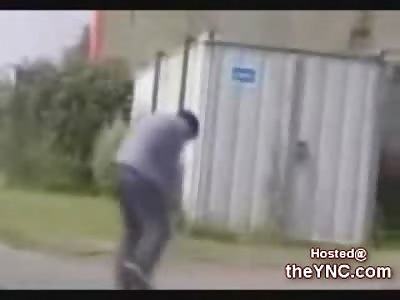 Biker gets his Finger grinded off from the Pavement after a Crash