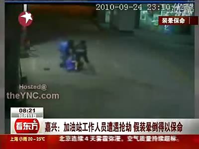 2 Losers at a Gas Station Beat and Choke a Woman for her Purse