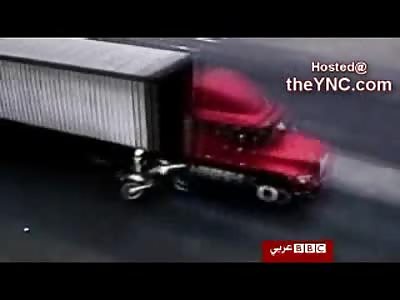 CLUELESS: Female Motorcycle Cop Forgets to Look Both Ways...