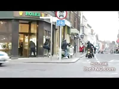 Old Ass Lady Foils Robbery Beating Suspects with Her Handbag