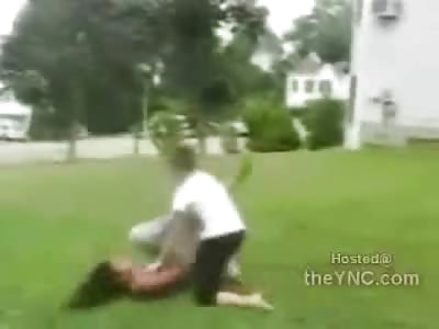 Bad Ass White Girl Brutally makes a Mochery of her Opponent