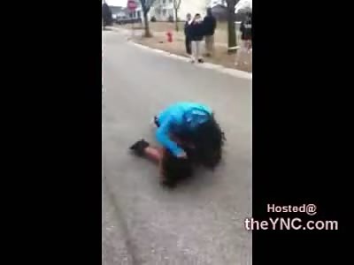 Two Wanna Be Thugs have Fantastic Street Battle