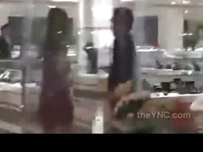 Ungrateful Hoe Girlfriend goes Crazy when her Boyfriend Didn't Buy a Big Enough Ring