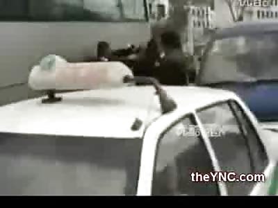 Psychopathic Man and Woman Beat the Shit out of Police Officer