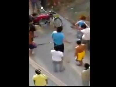 Thief Beaten on the Street Like a Boss