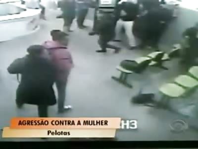 Come Here BITCH! Psycho Man follows his Girlfriend into Hospital and Brutally Stabs Her 