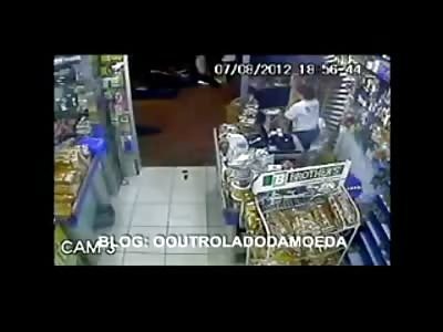 (2 Camera Angles) Vigilante Man in Grocery Store pulls out Gun and Murders 2 Robbers. He is Shot also, All 3 Died in Hospital (Watch Full Video) 