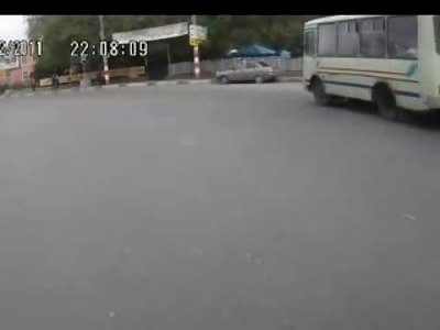 LMAO: Union Cops in Russia Ignore all Out Assault on Sidewalk Cause its their Lunch Hour