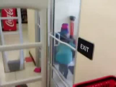 Mom Pepper Sprays Dollar Store Employees Then Tells Her 7 Year Old To Do The Same