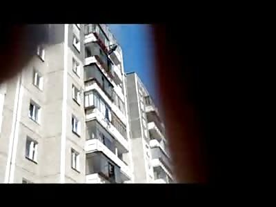 Drunk Moron in Russia Falls Six Floors From Balcony 