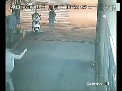 Man is Stabbed Over and Over by Mad Man with a Butcher Knife..... Crowd Gathers and Just Watches