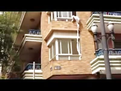 Wife caught Cheating..Man makes Hilarious Escape (Only in Brazil Lol)