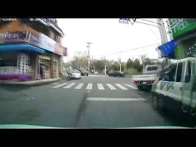 Cute Little Girl shows her Friends the RIGHT Way to Cross the Road...