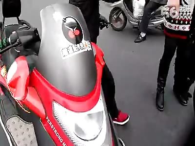 Crazy Chinese Dude Attacks Police officer with a Machete that Disrespected his Girl