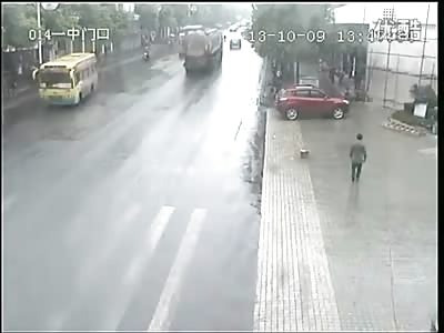 Fatal Accident Kills Scooter Rider Quickly under Truck