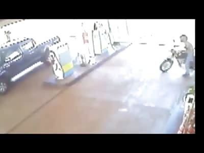 Two Thieves that Rob a Gas Station are Shot Dead by Police Officer with Good Aim