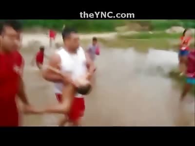 Sad Sad Video of Mother and Family crying in Desperation after 4 Year Old Drowned to Death