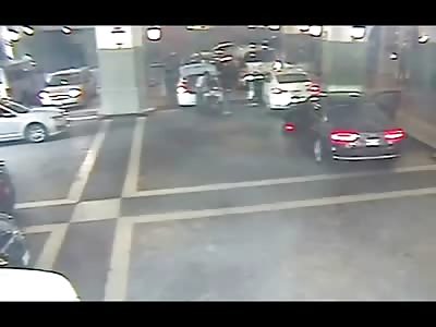 Man Robbed at Airport is Shot in the Leg in Front of His Wife