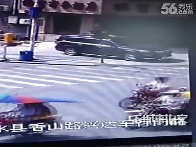 Poor Little Kid is Run Over Car in Front of His Dad..His Dad is Holding his other Son in his Arms and Runs after the Car