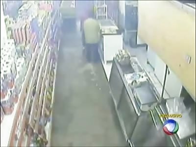 Market Owner Reacts to Robbery and is Killed with Head Shots