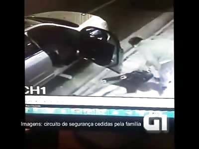 Total Asshole Elbows this Girl Unconscious Causing her Head Trauma and Just Casually Goes about his Business