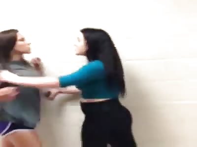 Short Video of sexy girl getting a hard one in the Mouth ;)