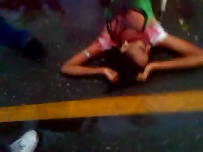 Boyfriend stabs girl, Then Karma kicks in !