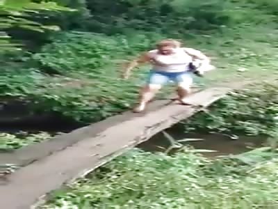 GREAT AWARD OF DUMB WOMAN OF THE YEAR!