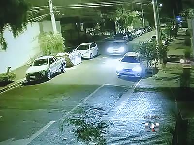 STUPID THIEVES TRY TO ASSAULT POLICE OFFICER: ONE DEAD