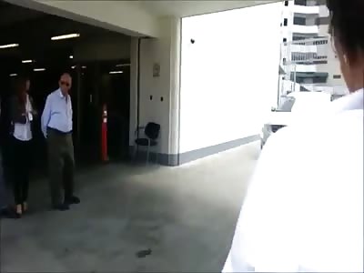 SELF-PARKING CAR ACCIDENT - ACCIDENTE CON CARRO QUE SE PARQUEA SOLO