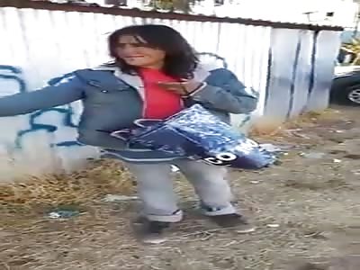 jÃ³venes chilenos le pagan mil pesos a indigente para que baile la mayonesa 