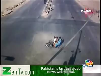 3 dead muslims in Pakistan.