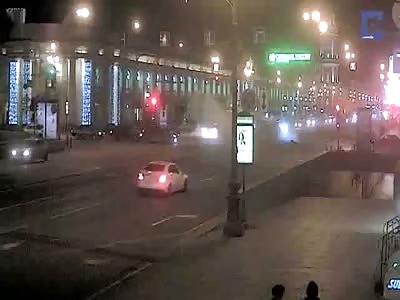 Speeding Driver Runs Red Light And Causes Huge Crash
