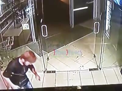 Brutal Knife Attack: Man Already Stabbed Gets Fatal Blow in the Back