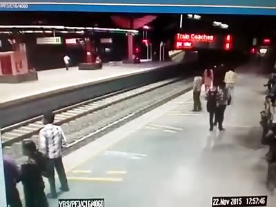 Girl Commits Suicide by Jumping in Front of Delhi Metro Train