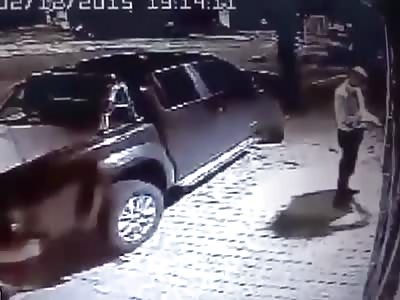 Police Officer Shot Criminals Who Tried to Rob Him in Front of His Home