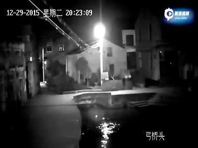 Careless Girl Distracted by Mobile Phone Falls into Water and Drowns (Better Quality)