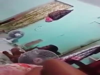 **SHOCKING**brutal beating of a girl of 5 years (punches, kicks and insults)